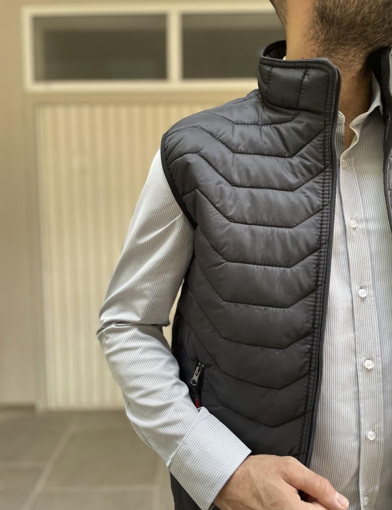 Ανδρικό μαύρο καπιτονέ αμάνικο μπουφάν BC24911M φωτογραφία